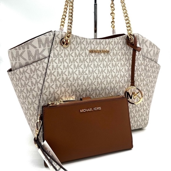 Michael Kors Large Jet Set Travel Chain Shoulder
Bag & Double Zip Wallet Vanilla - Picture 3 of 14